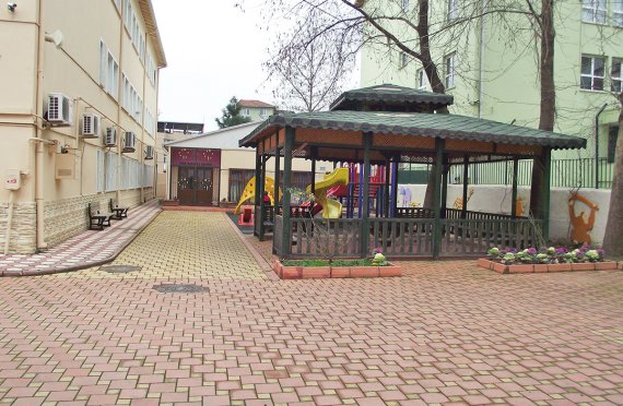 Kindergarten aus vorgefertigten Bauteilen wurde von Karmod produziert nach Bursa geschickt