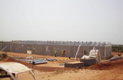 Ein vorgefertigter Minenbauwerk Komplex im Senegal